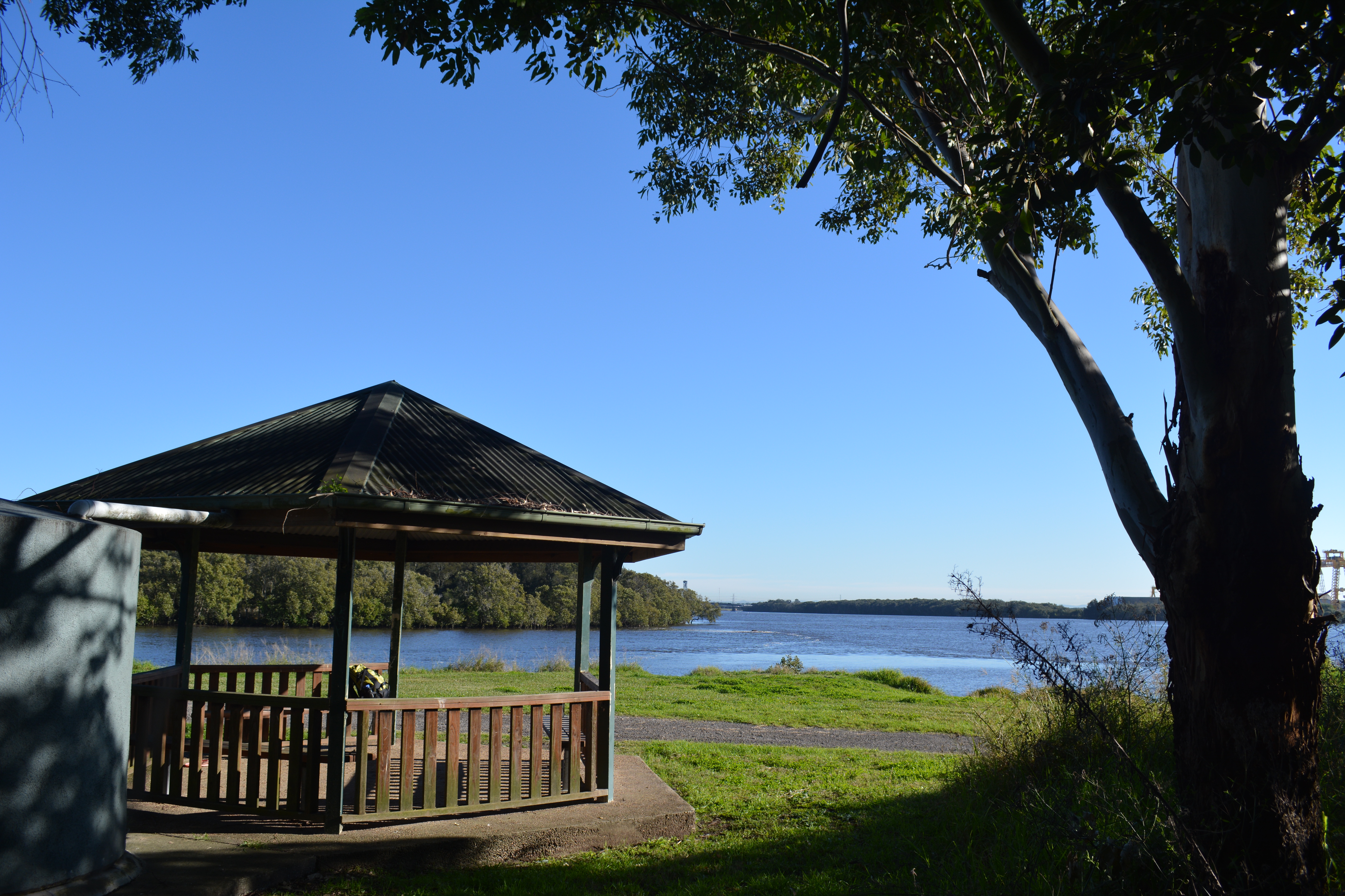Scots Point Way to Riverside Park Trail